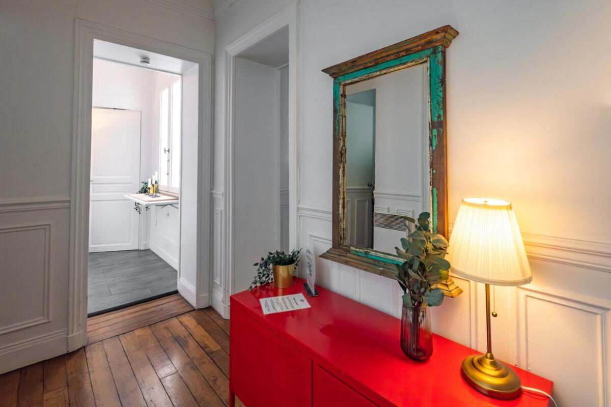 4 Guests Place Des Victoires Apartment